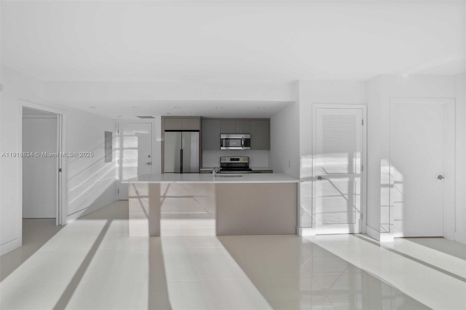 ONE BAY HARBOR CONDO · #402 in Bay Harbor Islands - Photo 8