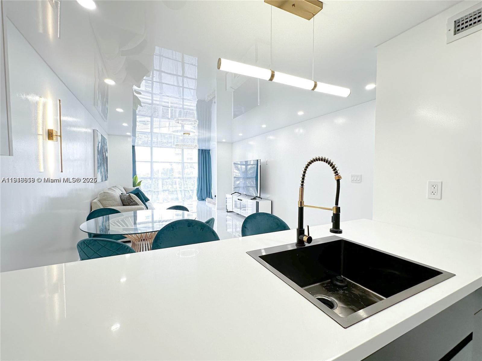 DESOTO PARK CONDO · #515 in Hallandale Beach - Photo 8