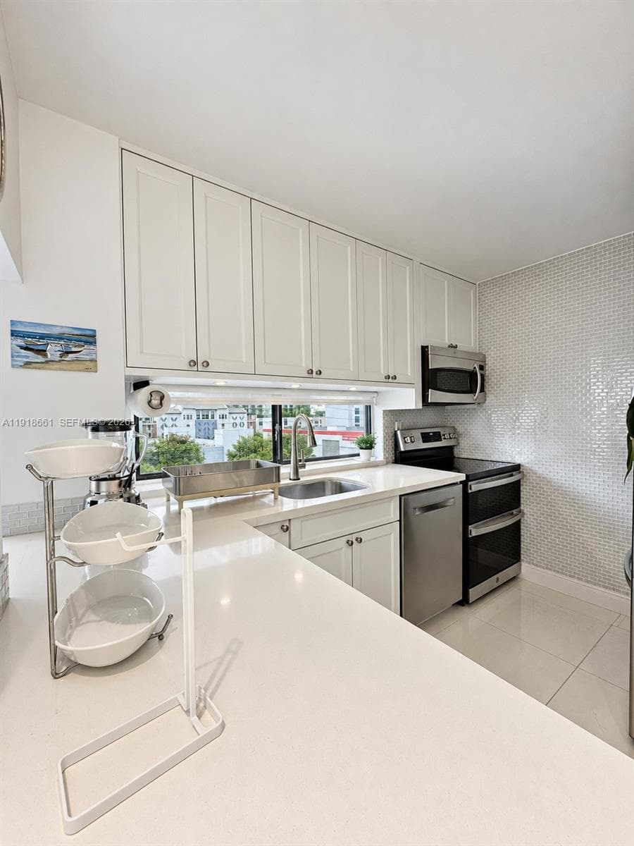 PLAZA OF AMERICAS CONDO · #716 in Sunny Isles Beach - Photo 6