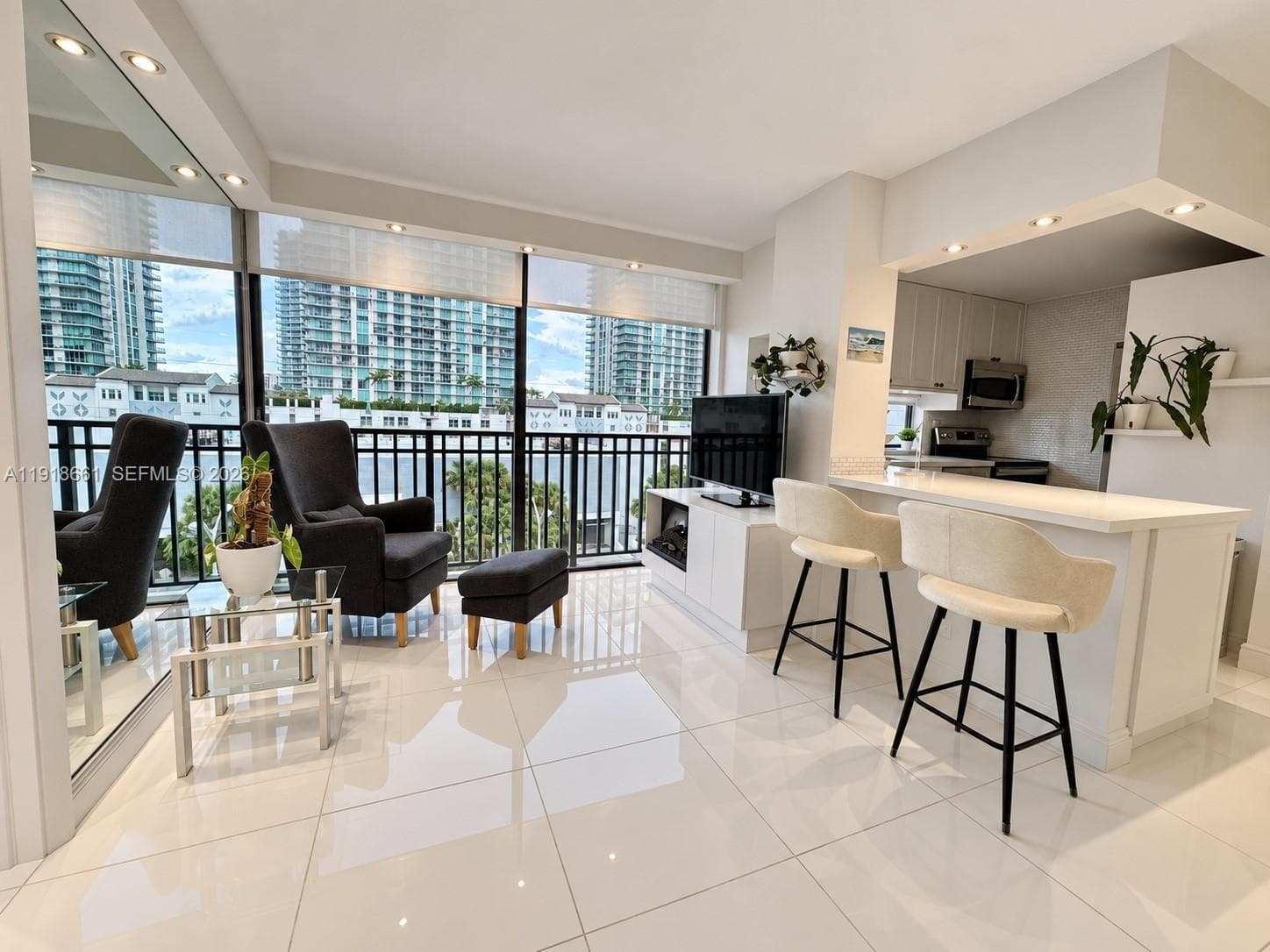 PLAZA OF AMERICAS CONDO · #716 in Sunny Isles Beach - Photo 9