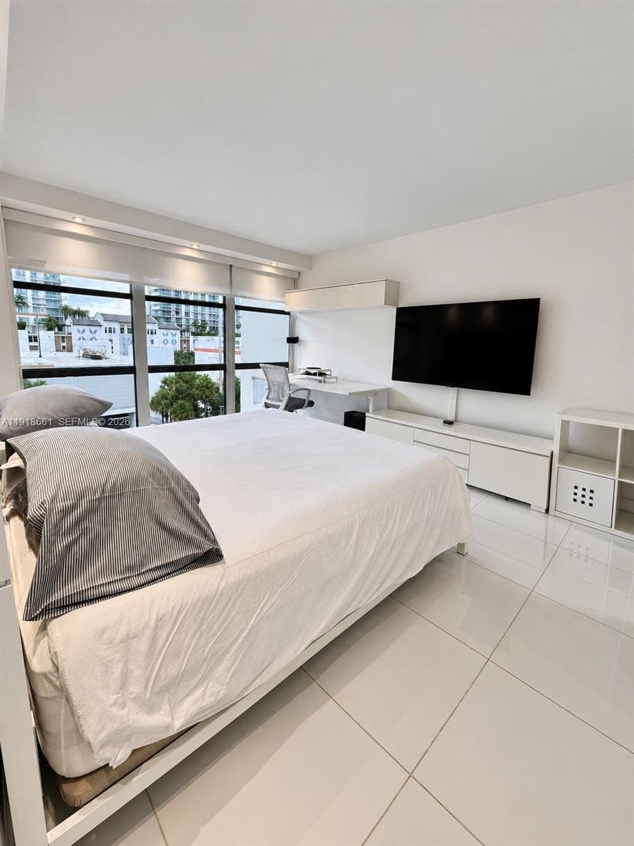 PLAZA OF AMERICAS CONDO · #716 in Sunny Isles Beach - Photo 10