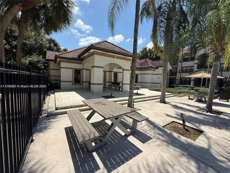 Hollywood Parc · #17-6 in Hollywood - Photo 18
