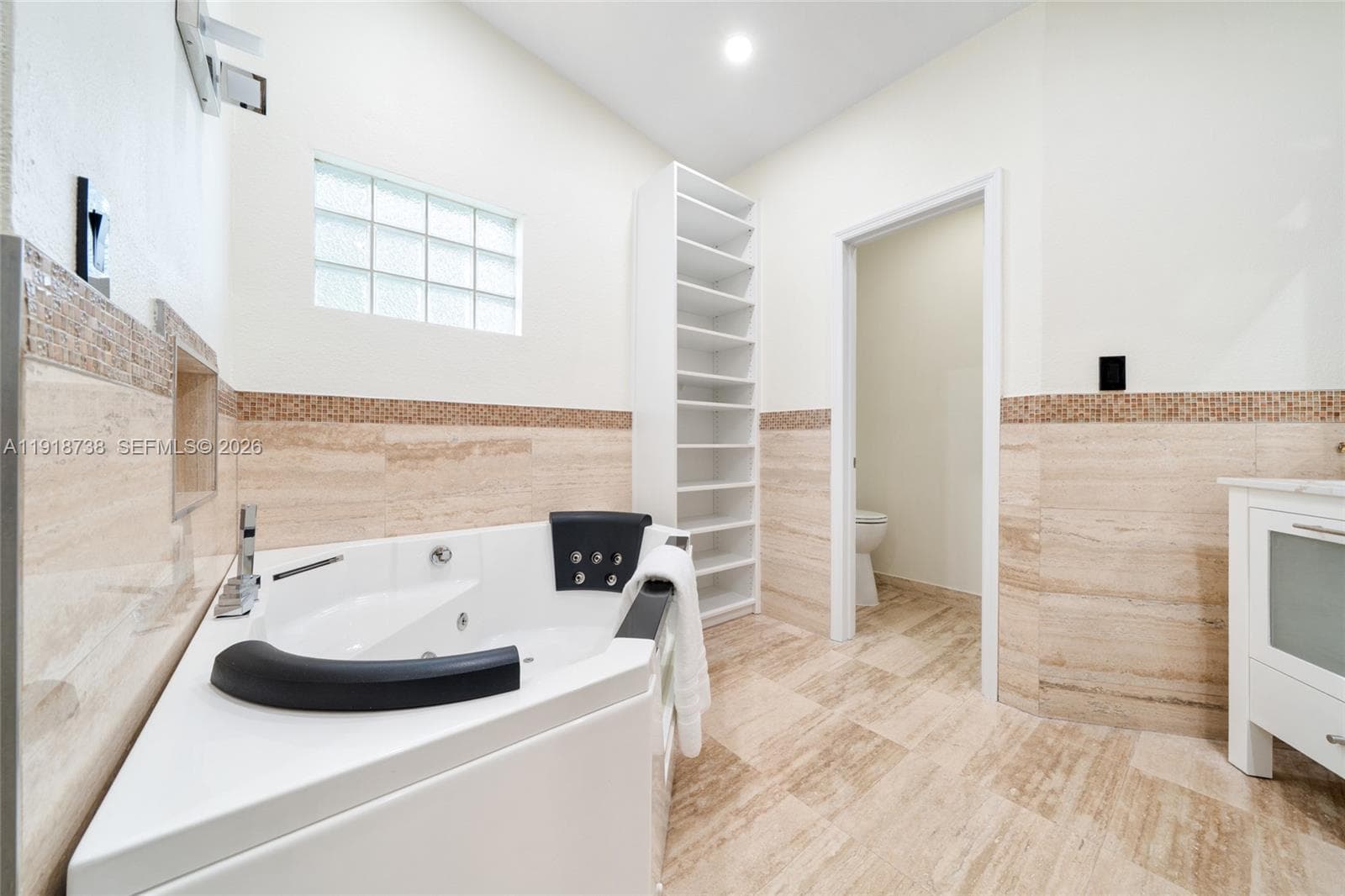 Master Bathtub