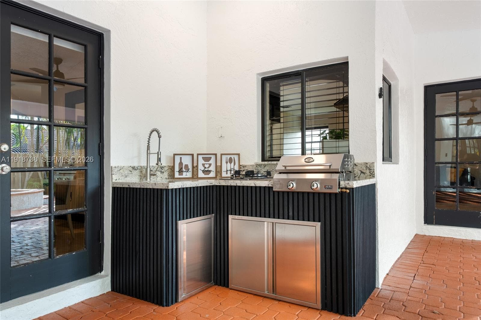 Outdoor Kitchen and Grill