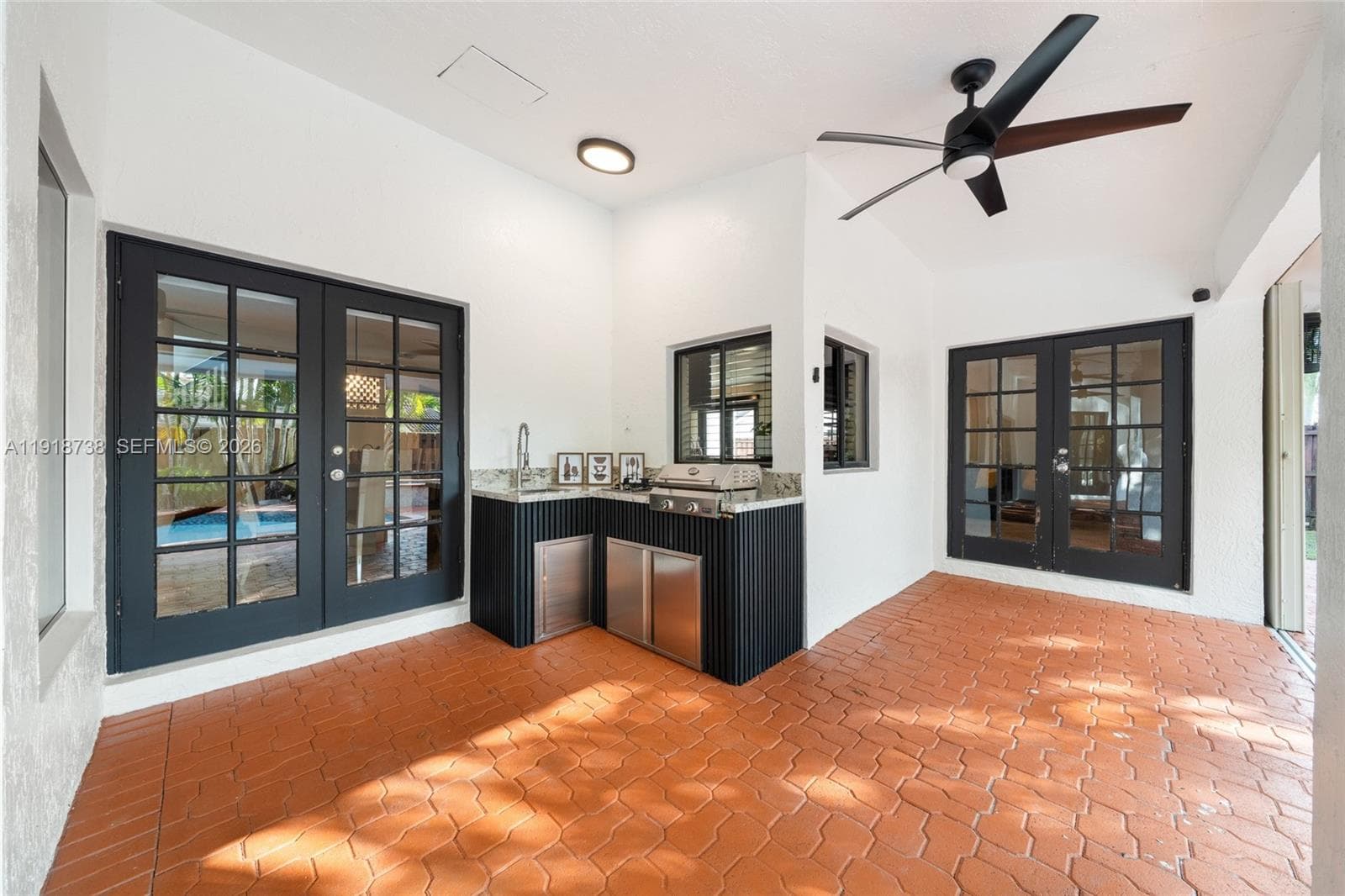 Outdoor Kitchen and Grill