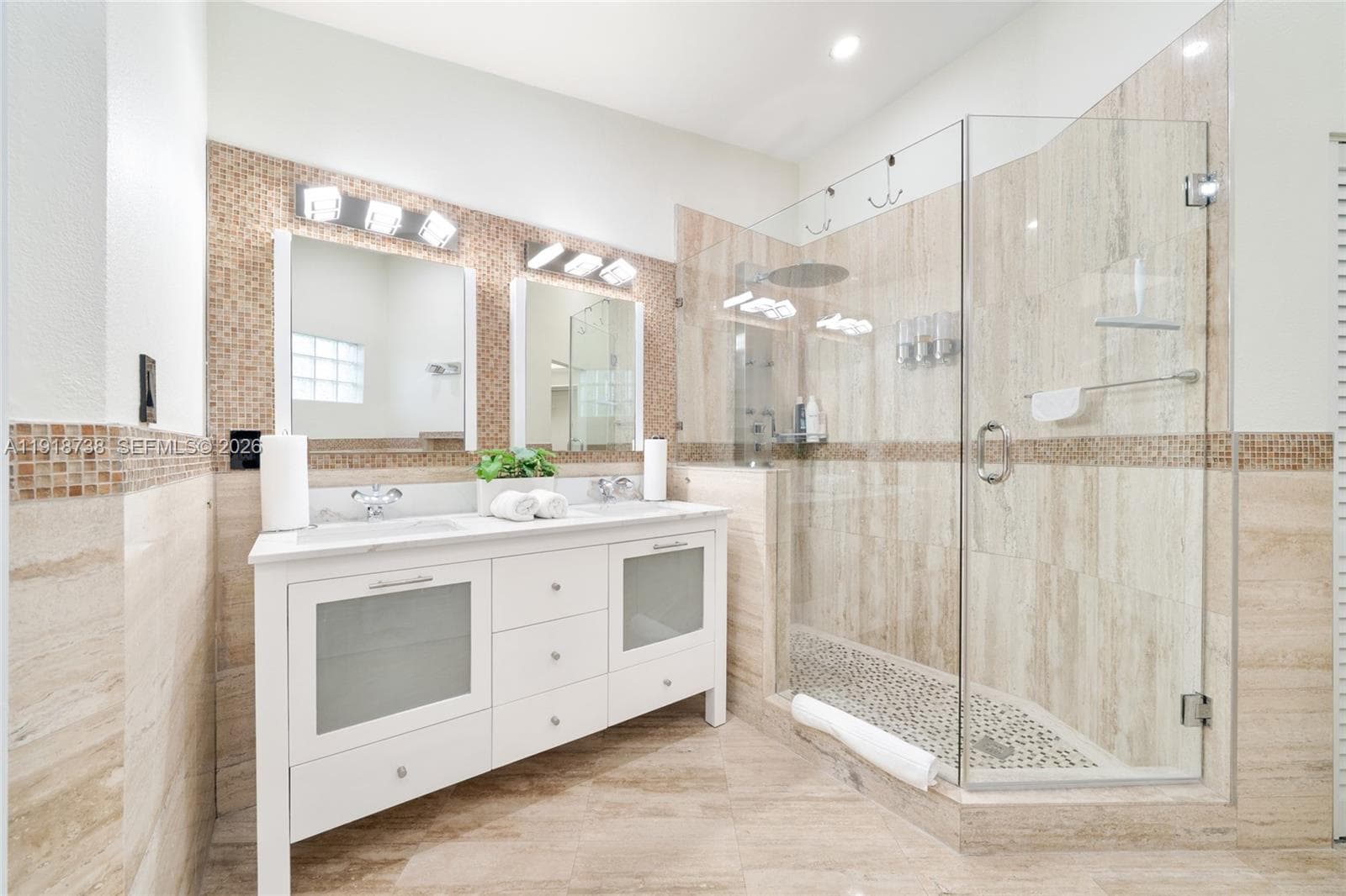 Master Doble sink and shower