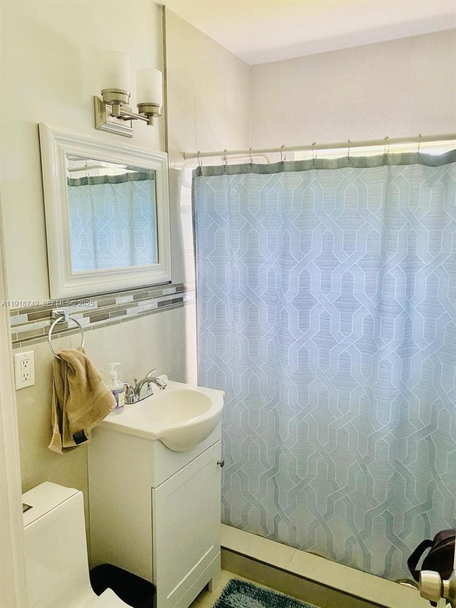 1810 SW 22nd Ave #FRONT photo 15