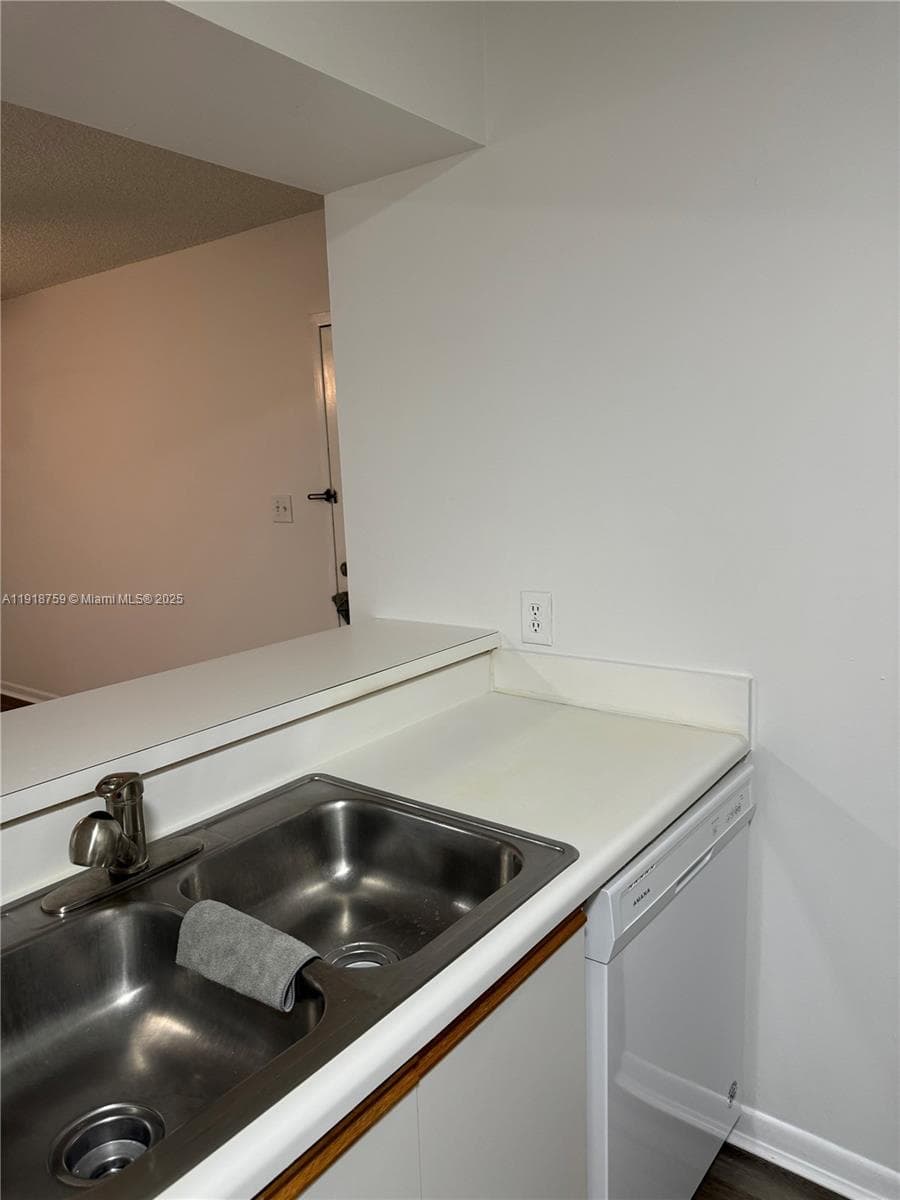 Hollywood Parc Condo · #14-10 in Hollywood - Photo 14