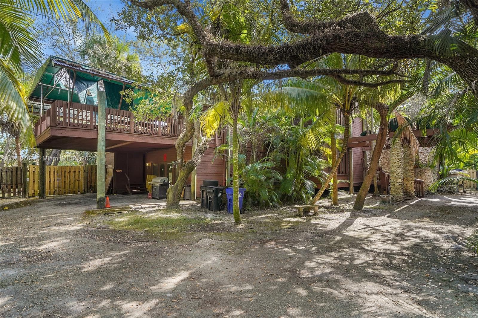 2300 SW 28th Ave photo 3