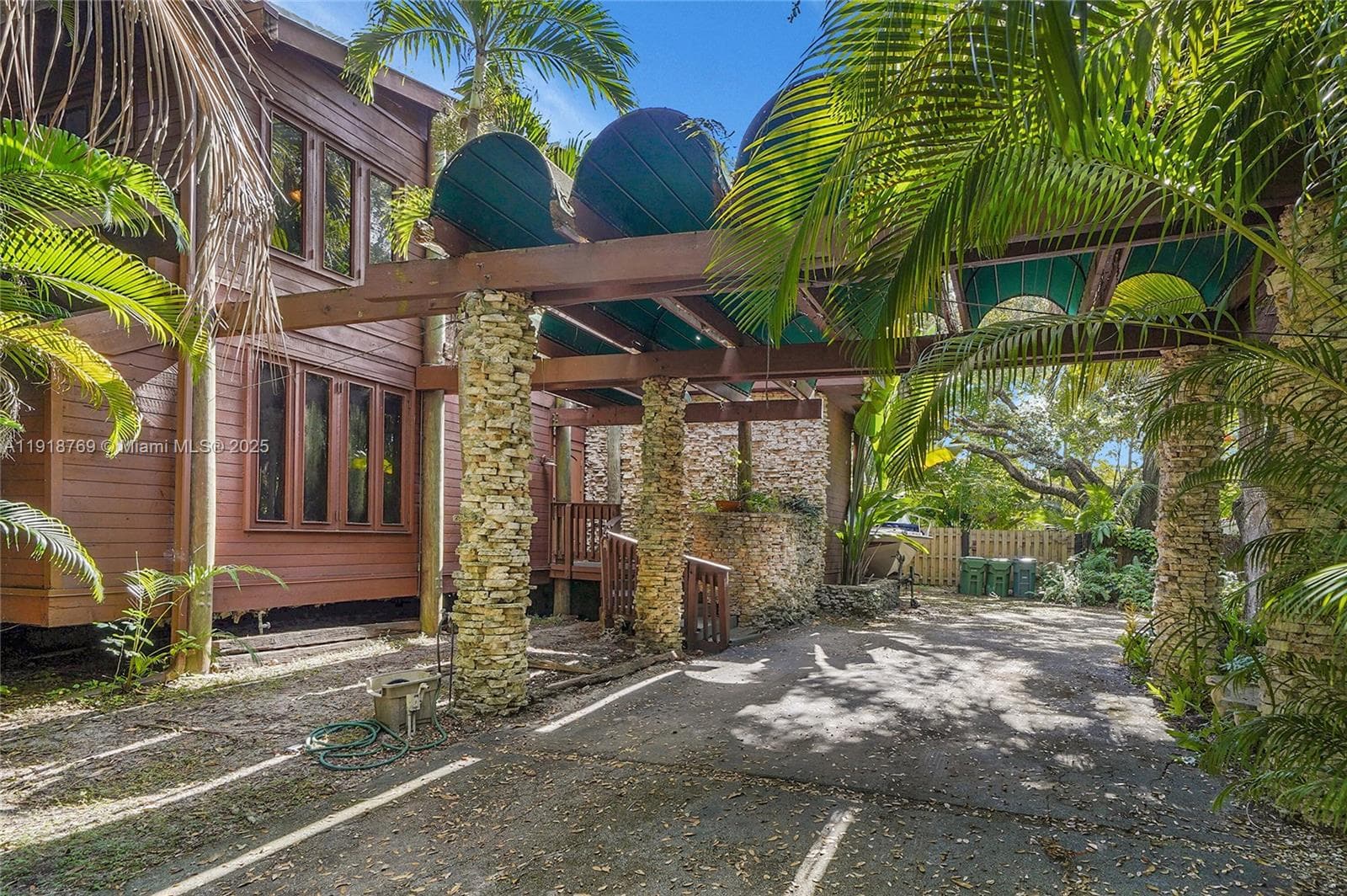 2300 SW 28th Ave photo 4
