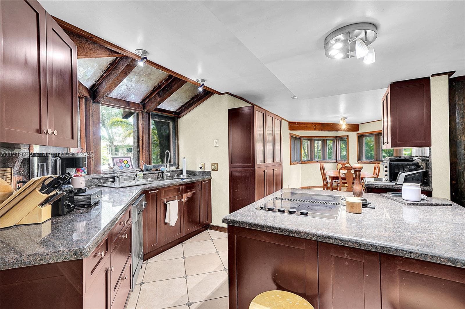 2300 SW 28th Ave photo 21