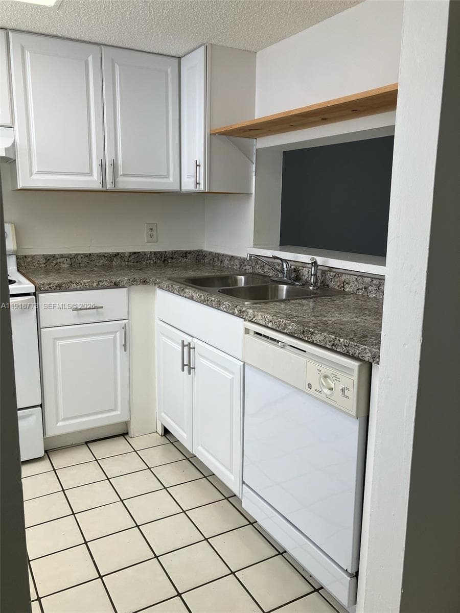 VILLAS AT LAKEVIEW CONDO · #40 in Fort Lauderdale - Photo 6