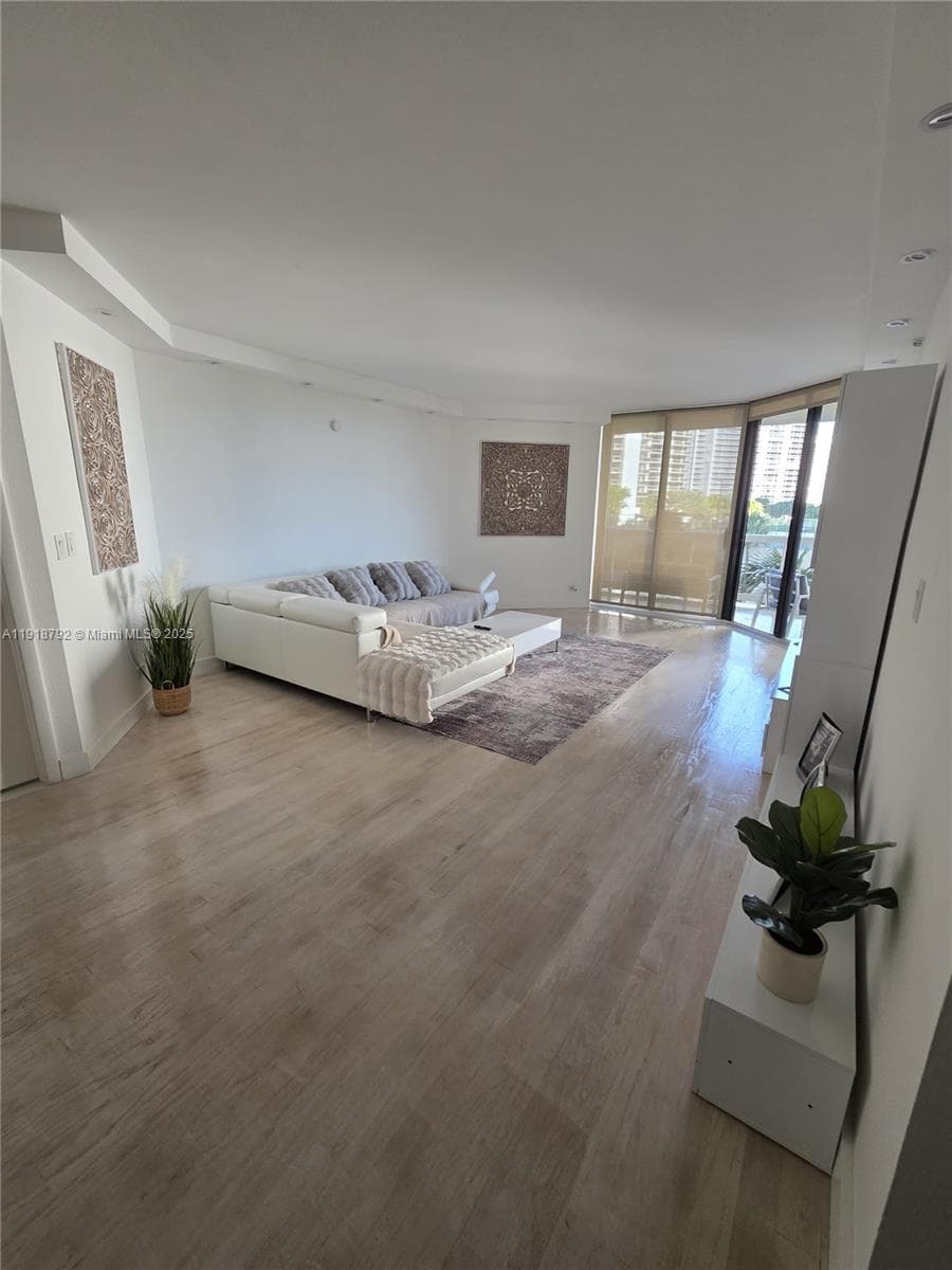 TERRACES NORTH TURNBERRY · #403 in Aventura - Photo 2