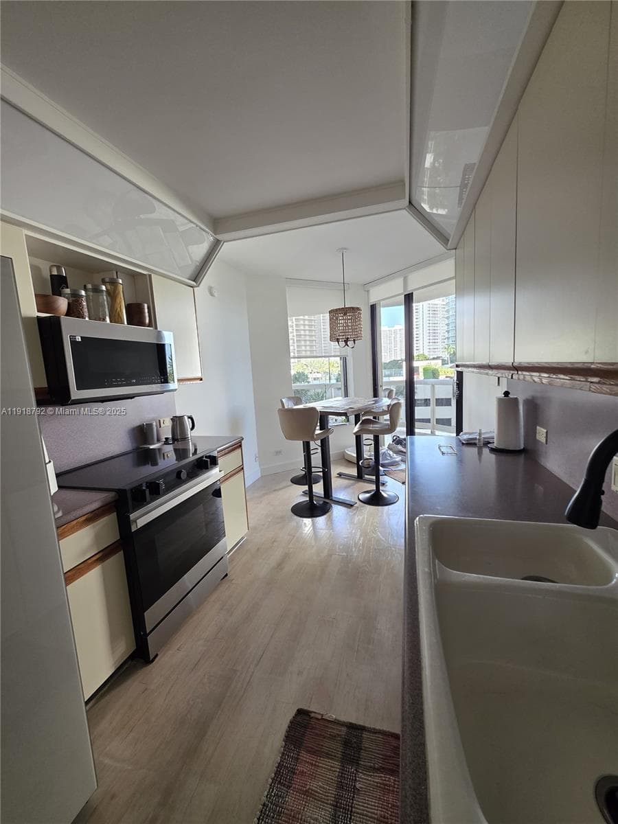 TERRACES NORTH TURNBERRY · #403 in Aventura - Photo 8