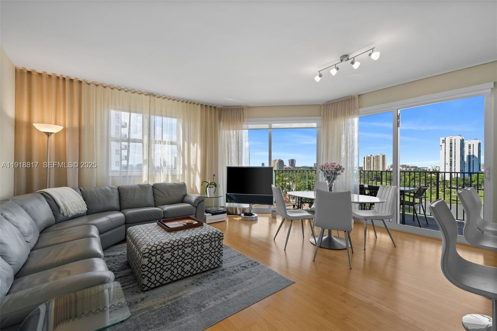 TURNBERRY VLG NO TOWER CO · #1002 in Aventura - Photo 2