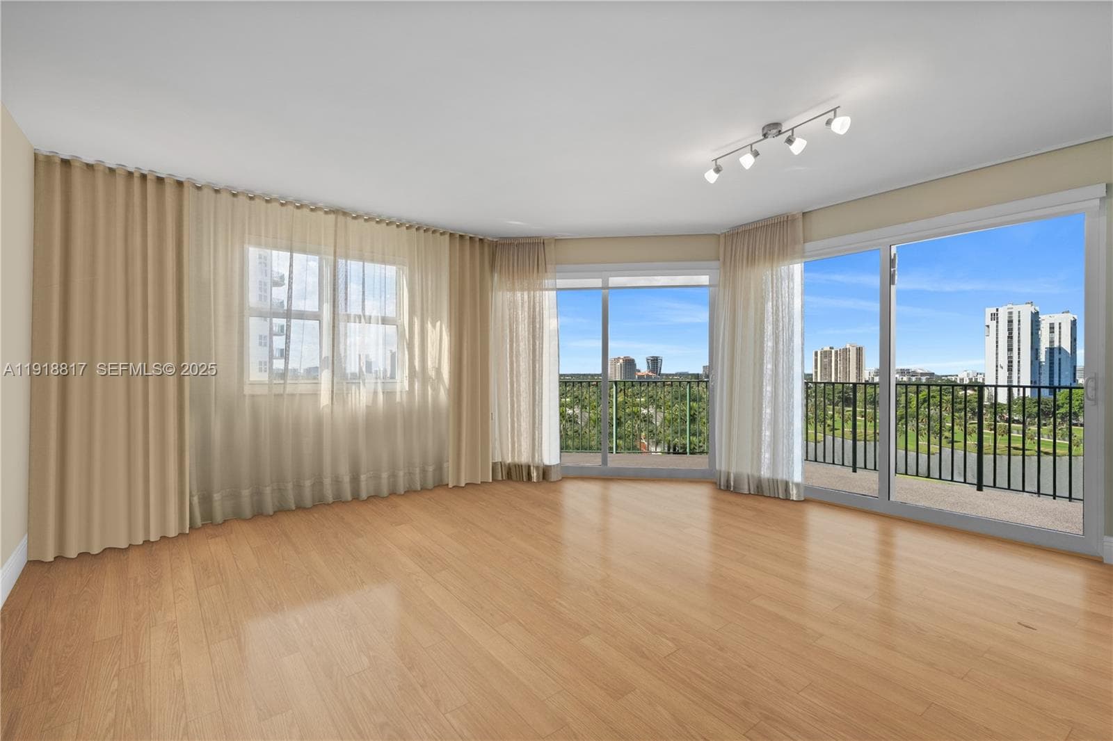 TURNBERRY VLG NO TOWER CO · #1002 in Aventura - Photo 1