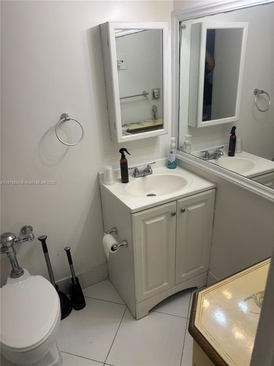KNIGHTS INN CONDO/HOTEL · #2366 in Hallandale Beach - Photo 4