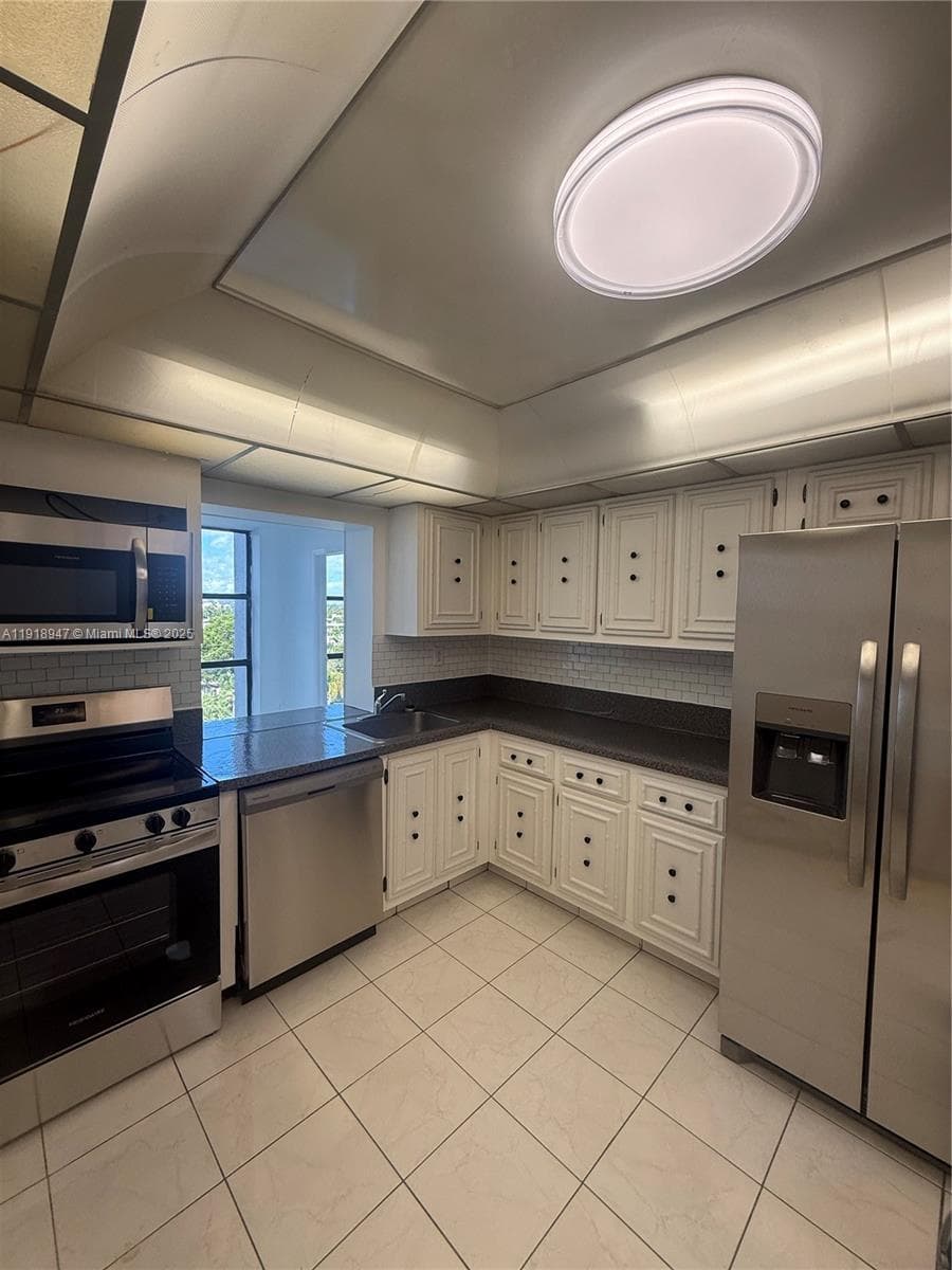 Oceanview Park · #701 in Hallandale Beach - Photo 11