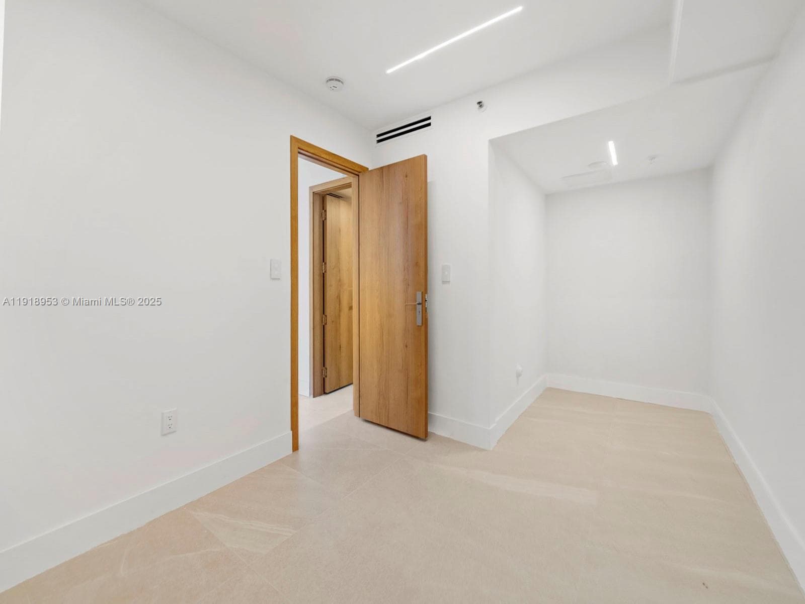 Vista Lake · #206 in Miami - Photo 17