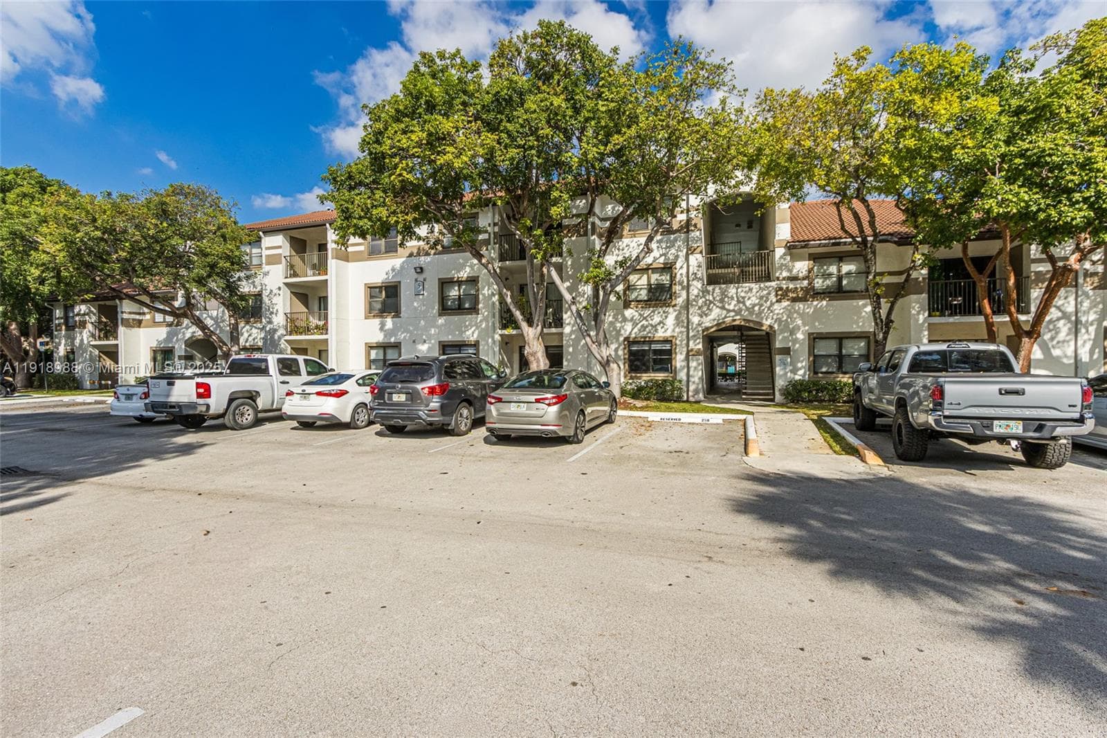 HOLLYWOOD PARC CONDOMINIU · #13-5 in Hollywood - Photo 6
