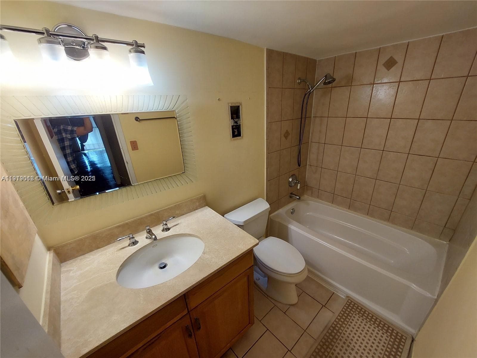 WOODSIDE APTS CONDO · #A216 in North Miami Beach - Photo 17