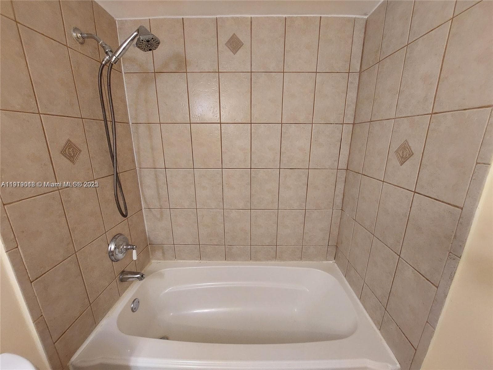 WOODSIDE APTS CONDO · #A216 in North Miami Beach - Photo 18