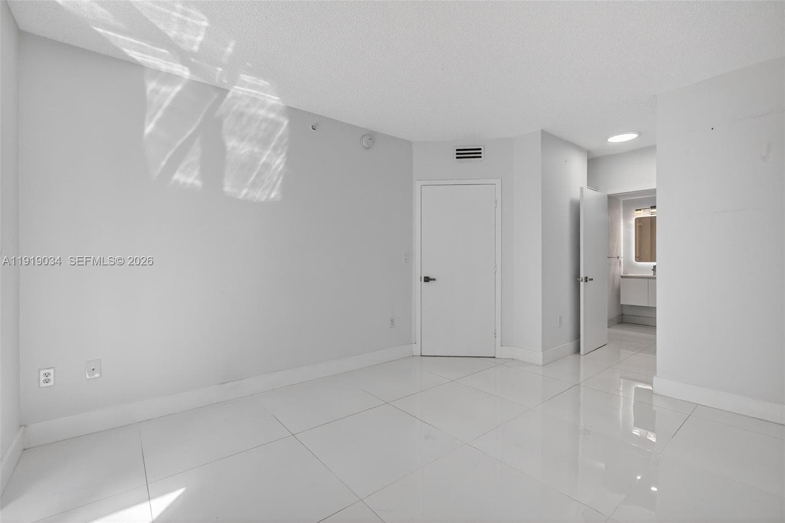BLUE LAGOON CONDO · #610 in Miami - Photo 17