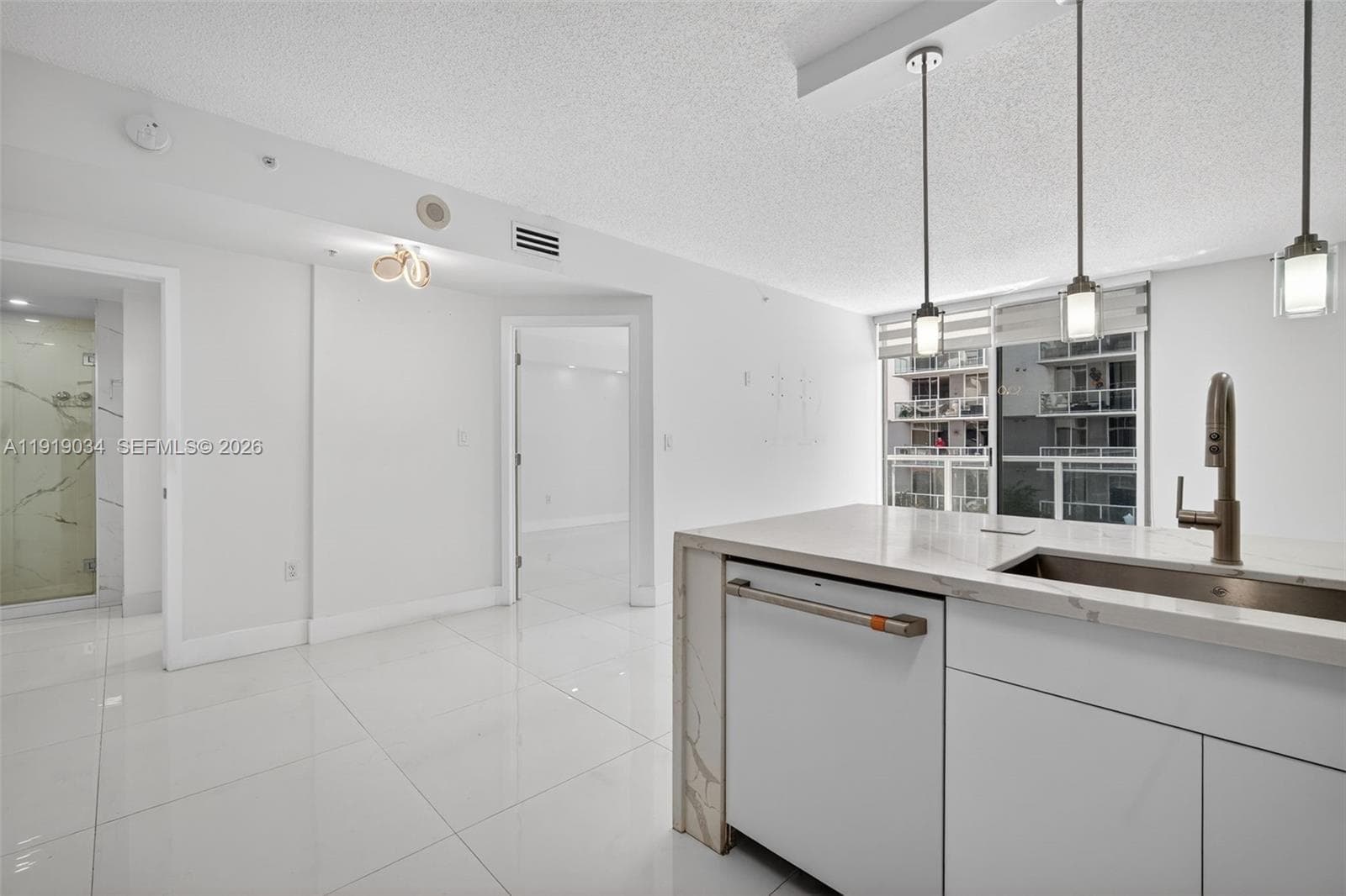 BLUE LAGOON CONDO · #610 in Miami - Photo 7