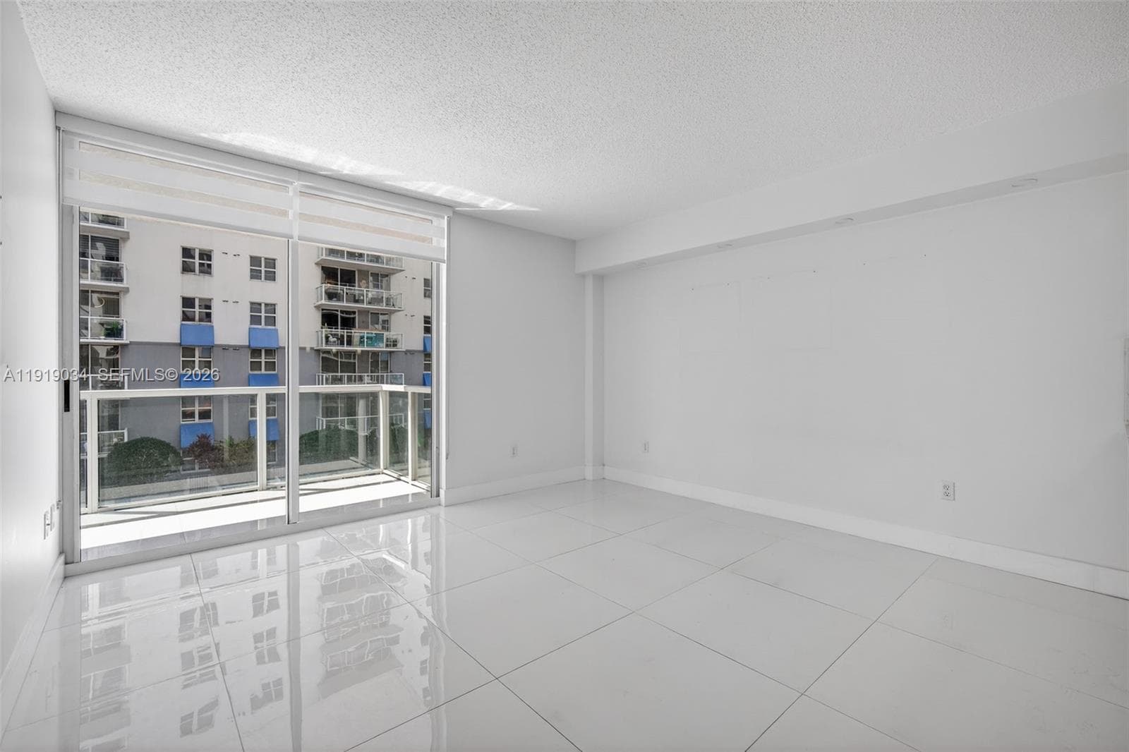 BLUE LAGOON CONDO · #610 in Miami - Photo 9