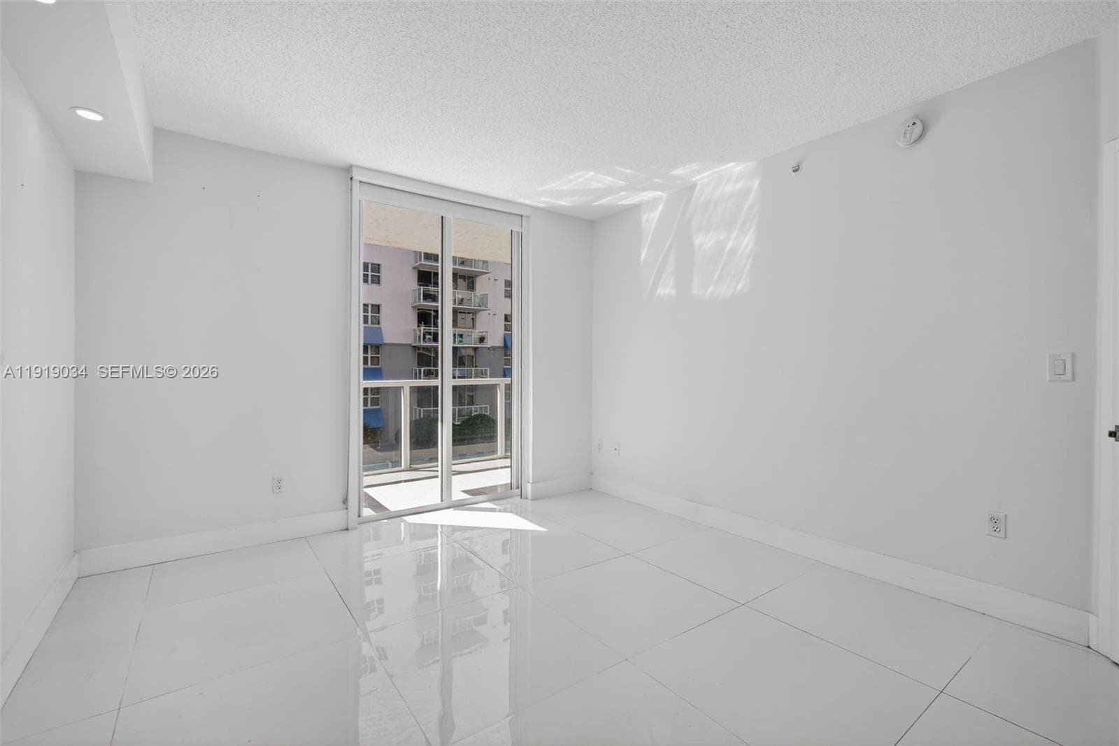BLUE LAGOON CONDO · #610 in Miami - Photo 18