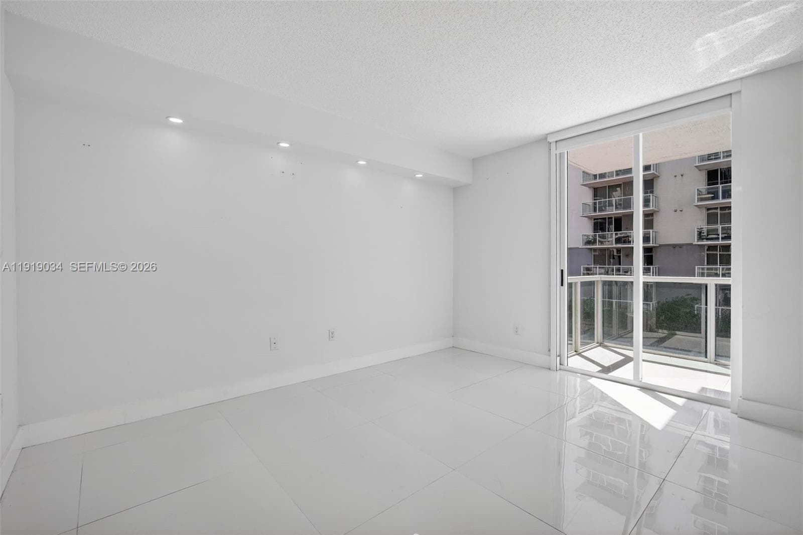 BLUE LAGOON CONDO · #610 in Miami - Photo 15