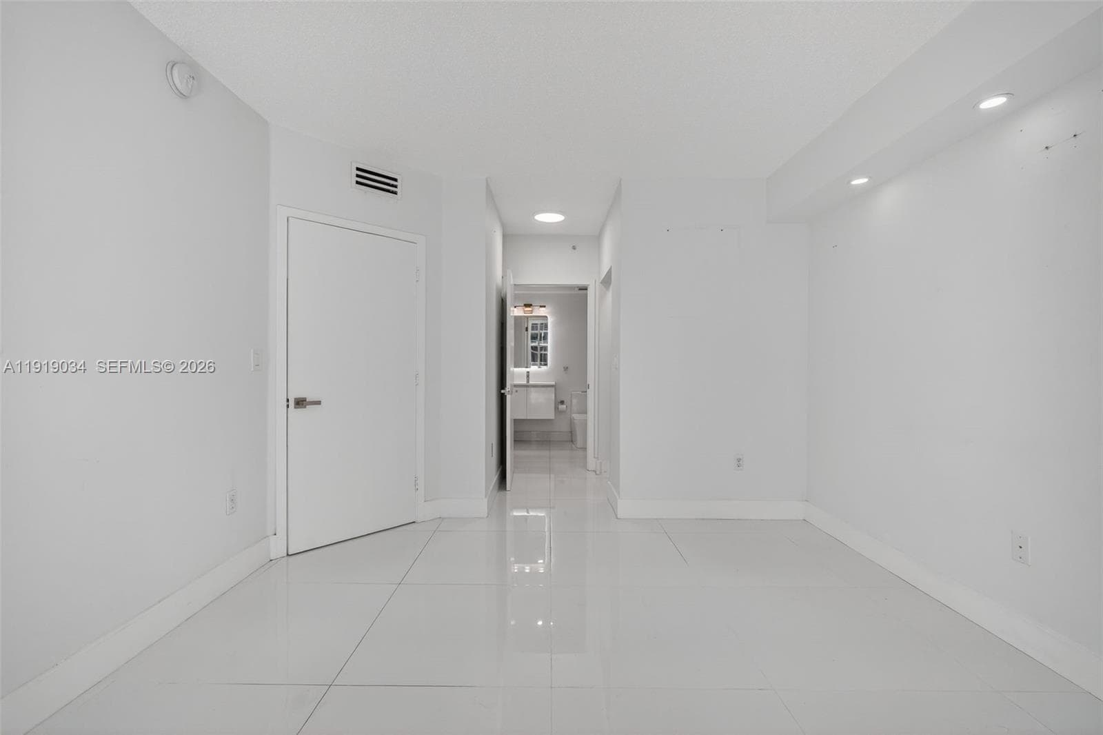 BLUE LAGOON CONDO · #610 in Miami - Photo 19