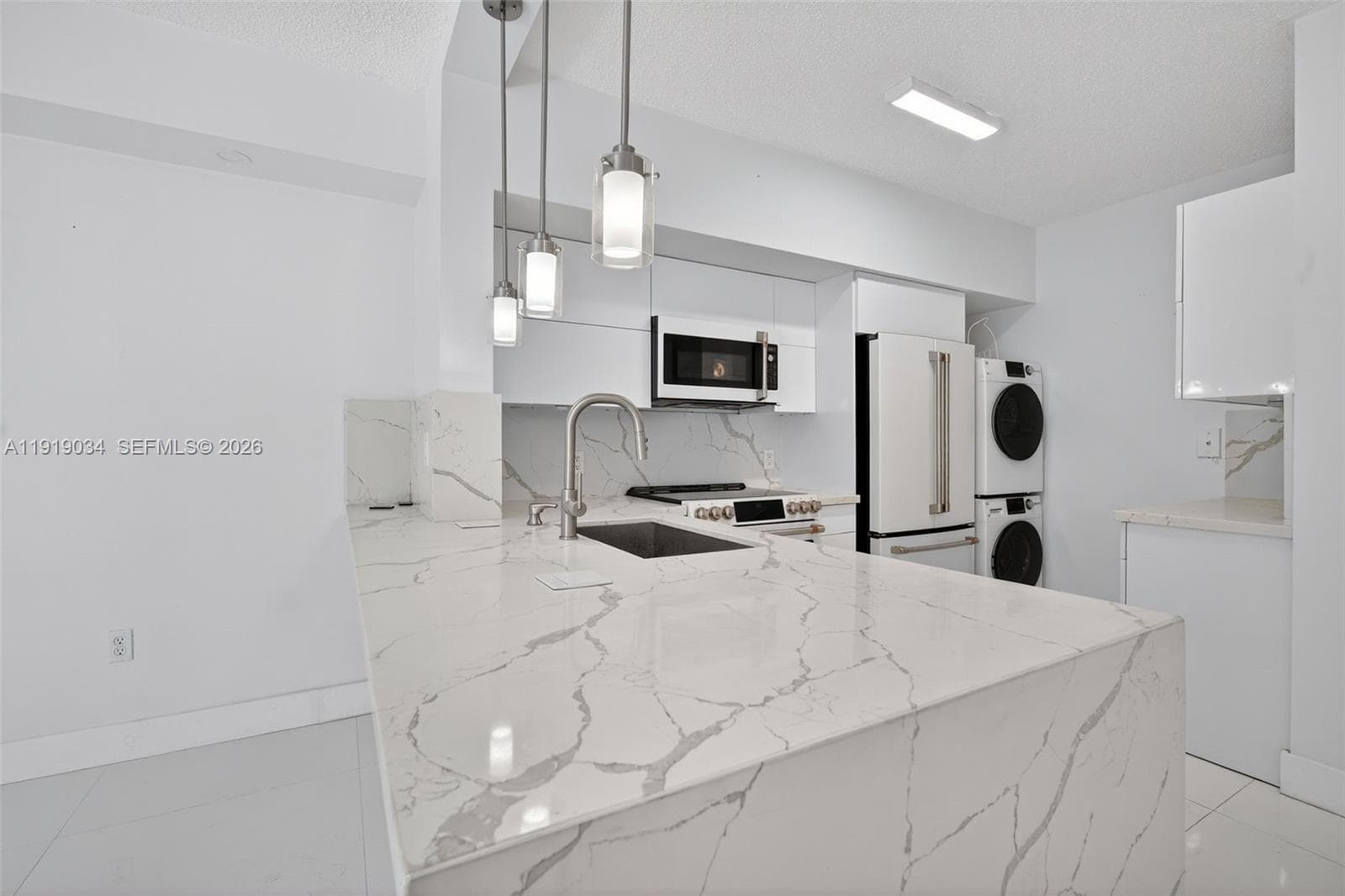 BLUE LAGOON CONDO · #610 in Miami - Photo 4
