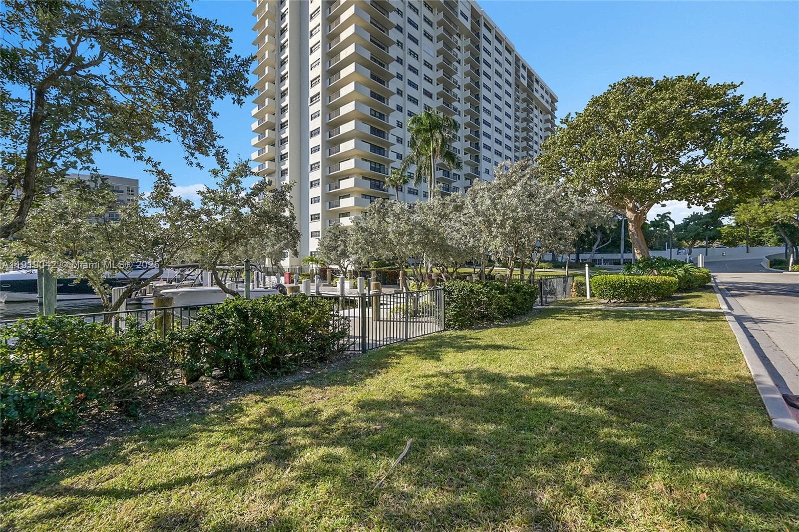 TOWER PORTSMOUTH AT PORT · #1009 in Fort Lauderdale - Photo 55