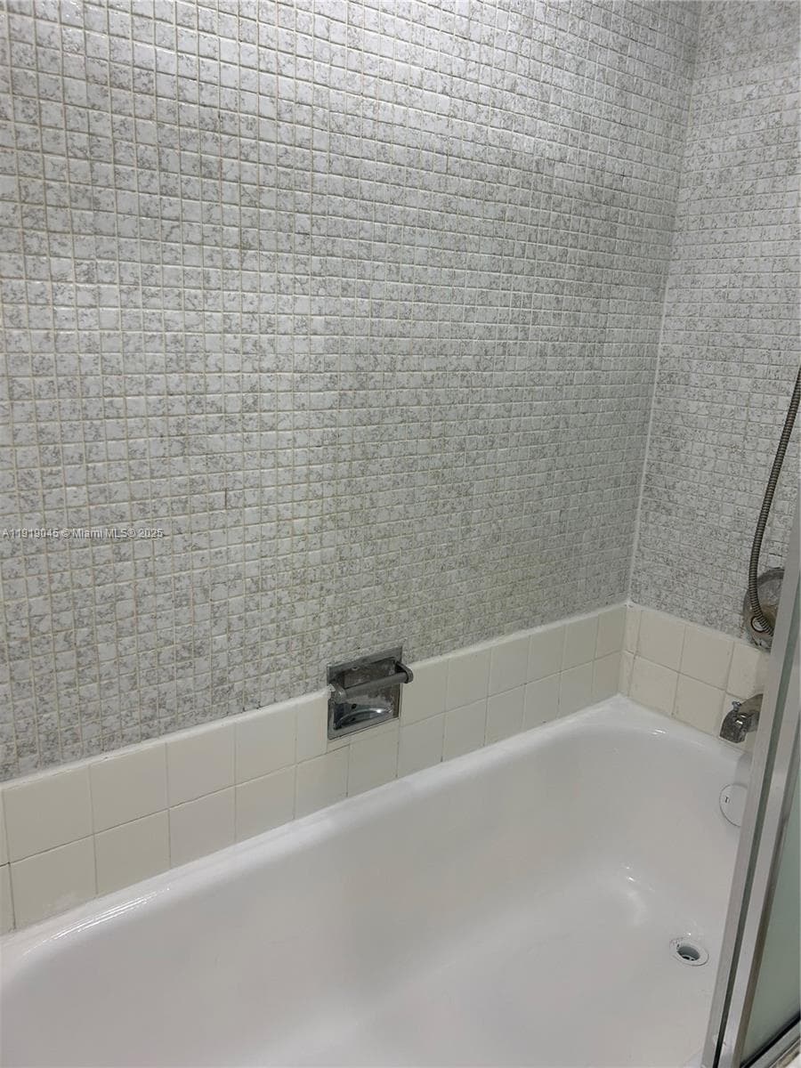 PLAZA OF AMERICAS CONDO P · #509 in Sunny Isles Beach - Photo 32