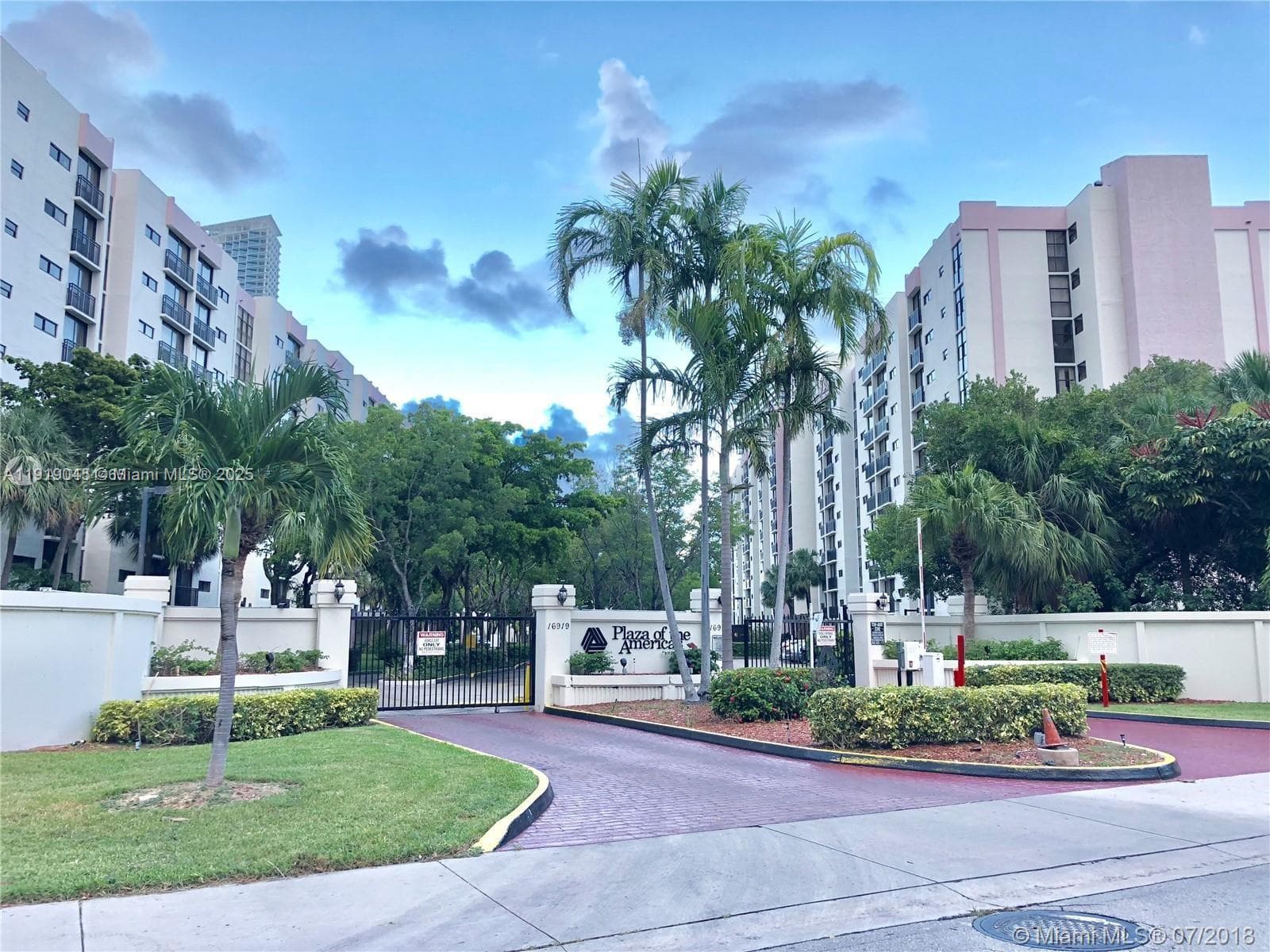 PLAZA OF AMERICAS CONDO P · #509 in Sunny Isles Beach - Photo 4
