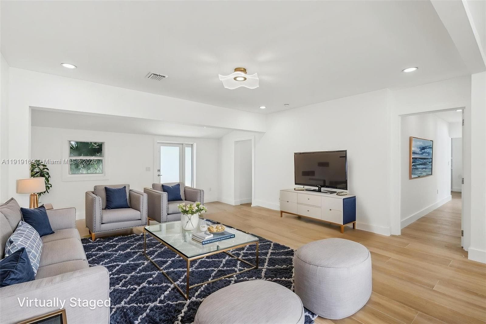 Photo digitally furnished