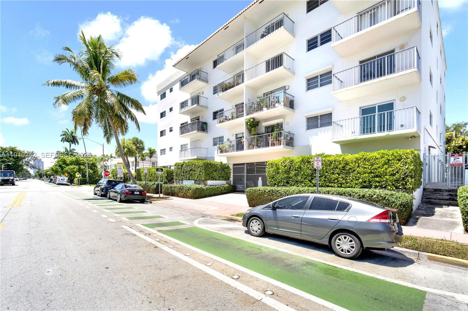 PARADISE PLAZA CONDO · #404 in Miami Beach - Photo 3