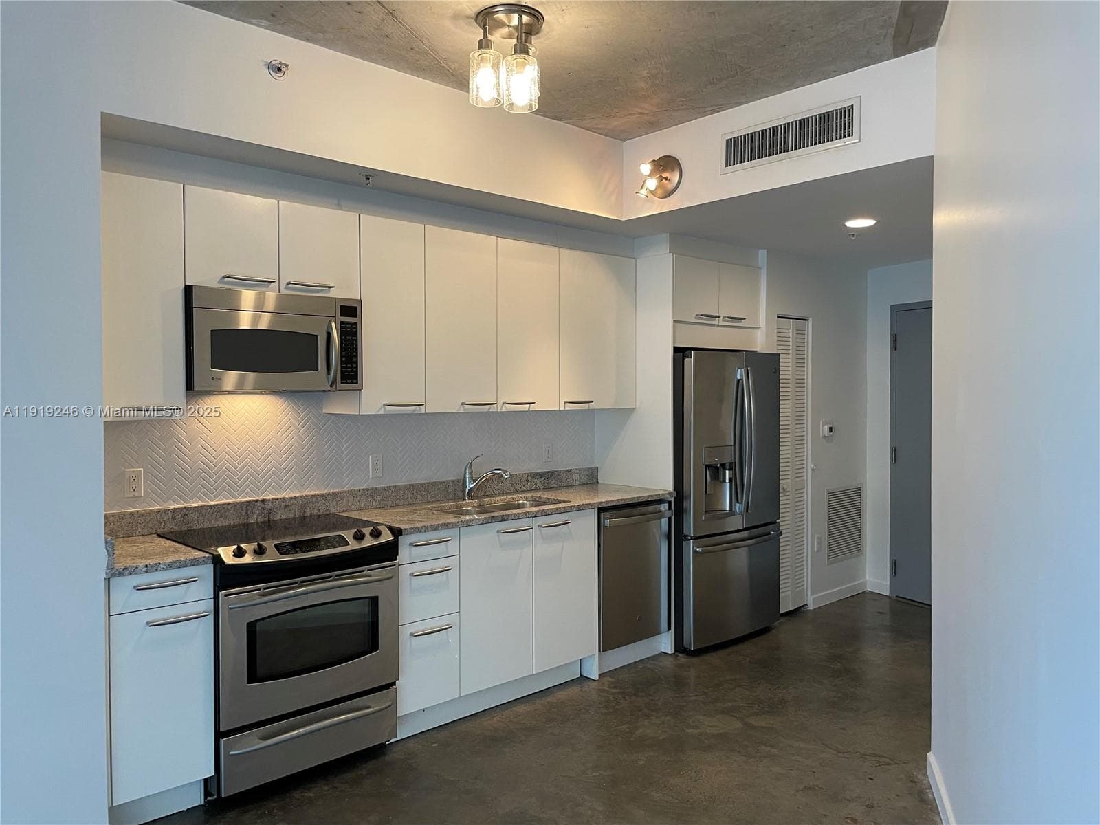 THE MERIDIAN CONDO · #330 in Miami Beach - Photo 2