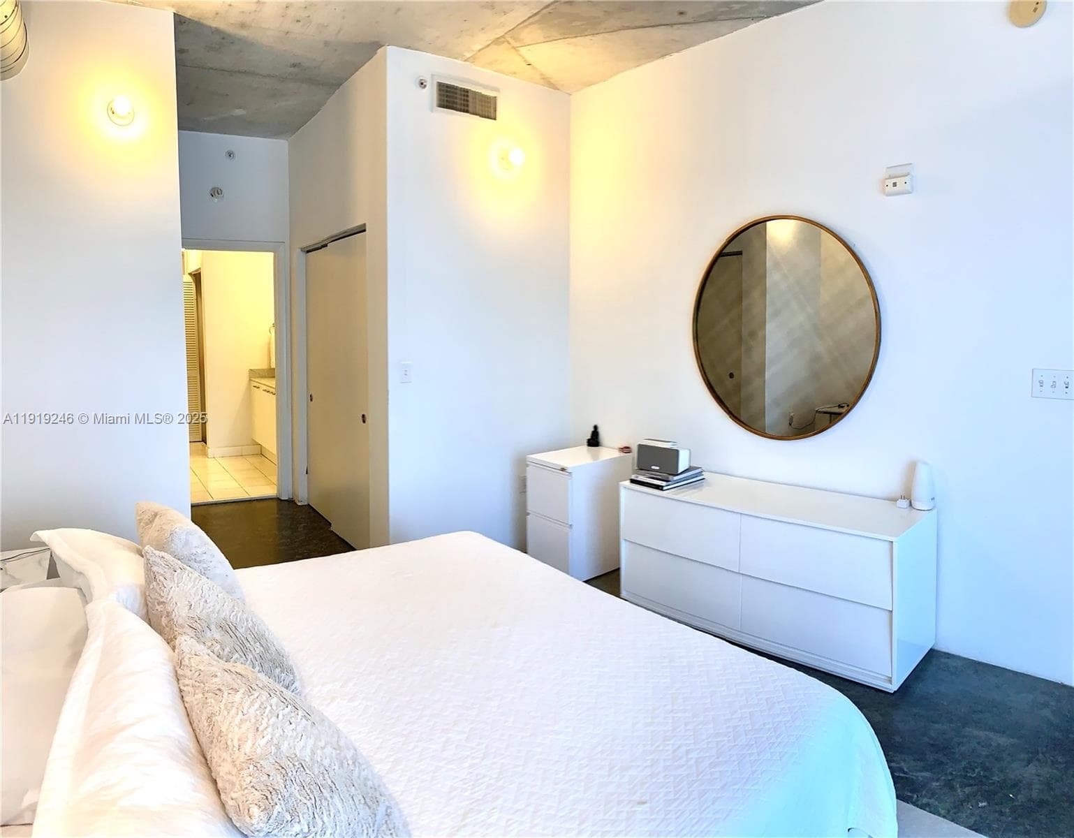 THE MERIDIAN CONDO · #330 in Miami Beach - Photo 8