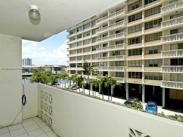PLAZA TOWERS NORTH · #307 in Hallandale Beach - Photo 20