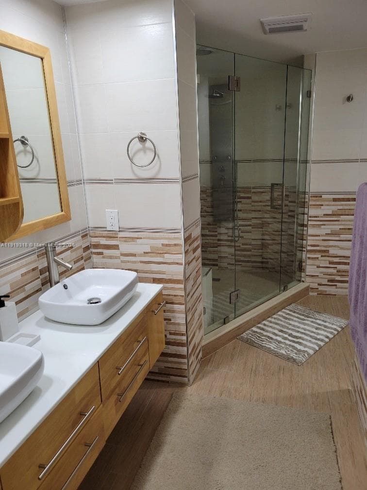 PLAZA TOWERS NORTH · #307 in Hallandale Beach - Photo 14