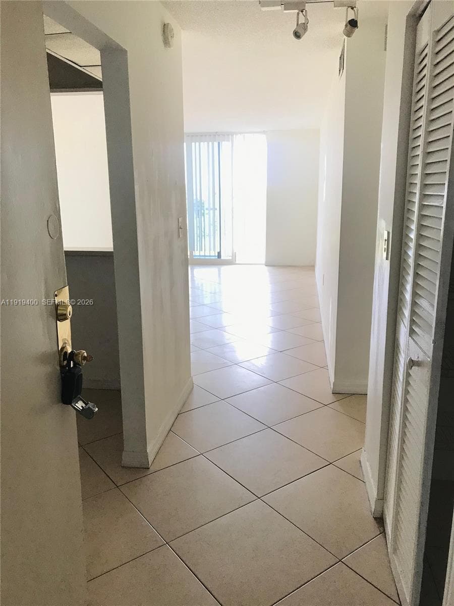 WOODSIDE APTS CONDO · #631 in North Miami Beach - Photo 6