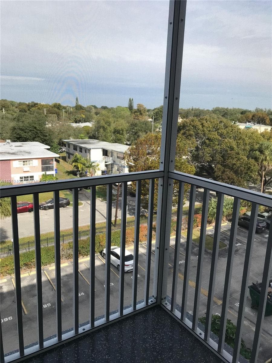 WOODSIDE APTS CONDO · #631 in North Miami Beach - Photo 3