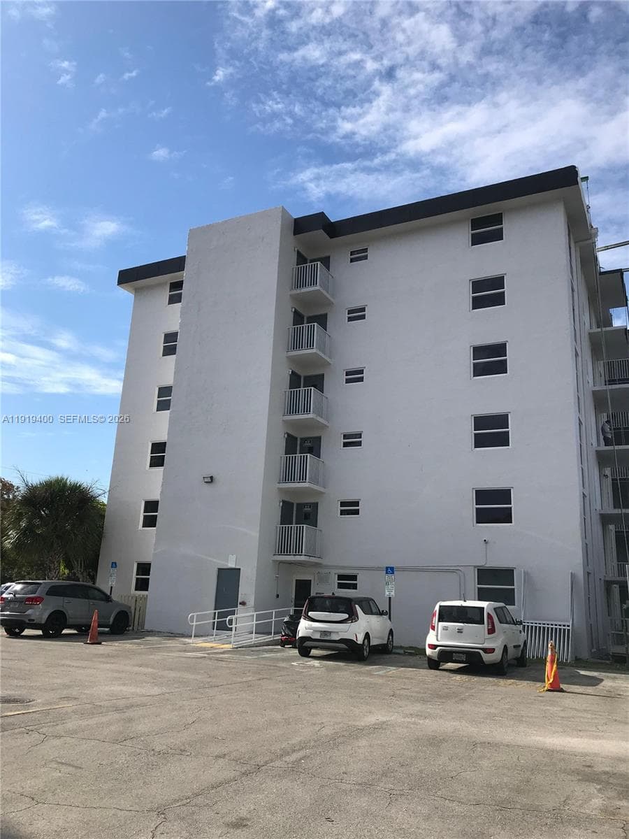 WOODSIDE APTS CONDO · #631 in North Miami Beach - Photo 1