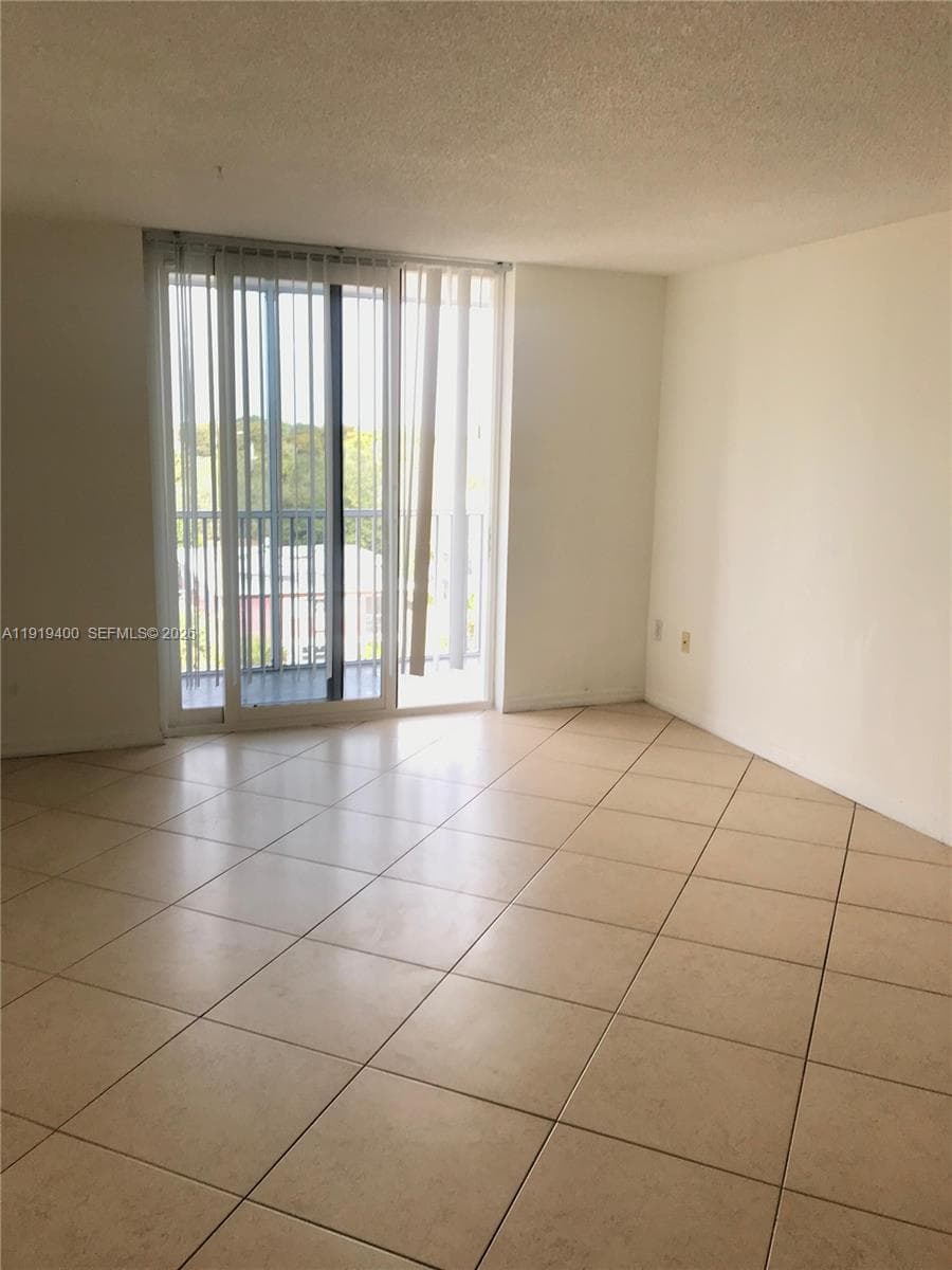 WOODSIDE APTS CONDO · #631 in North Miami Beach - Photo 11