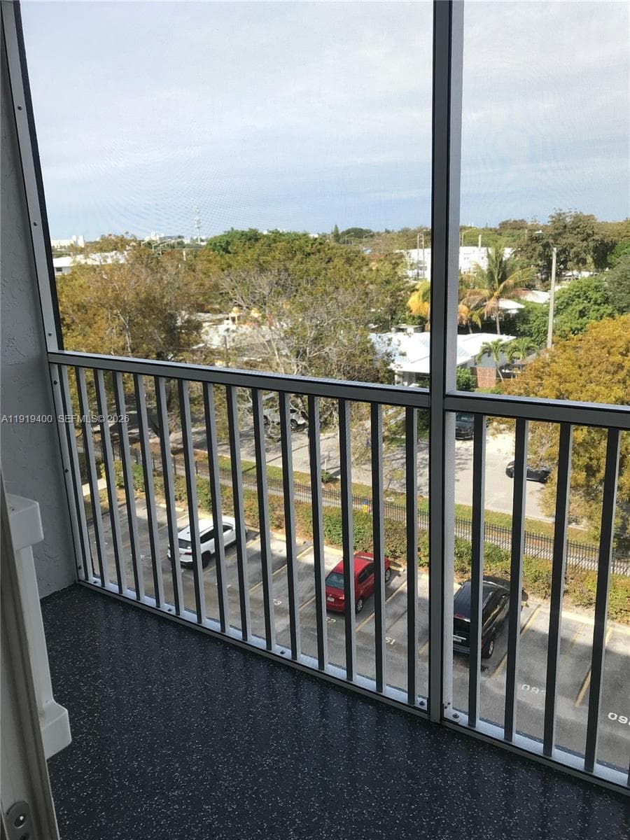 WOODSIDE APTS CONDO · #631 in North Miami Beach - Photo 4
