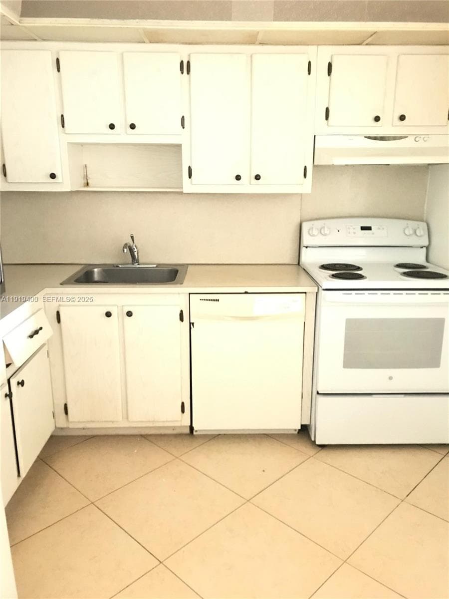 WOODSIDE APTS CONDO · #631 in North Miami Beach - Photo 8