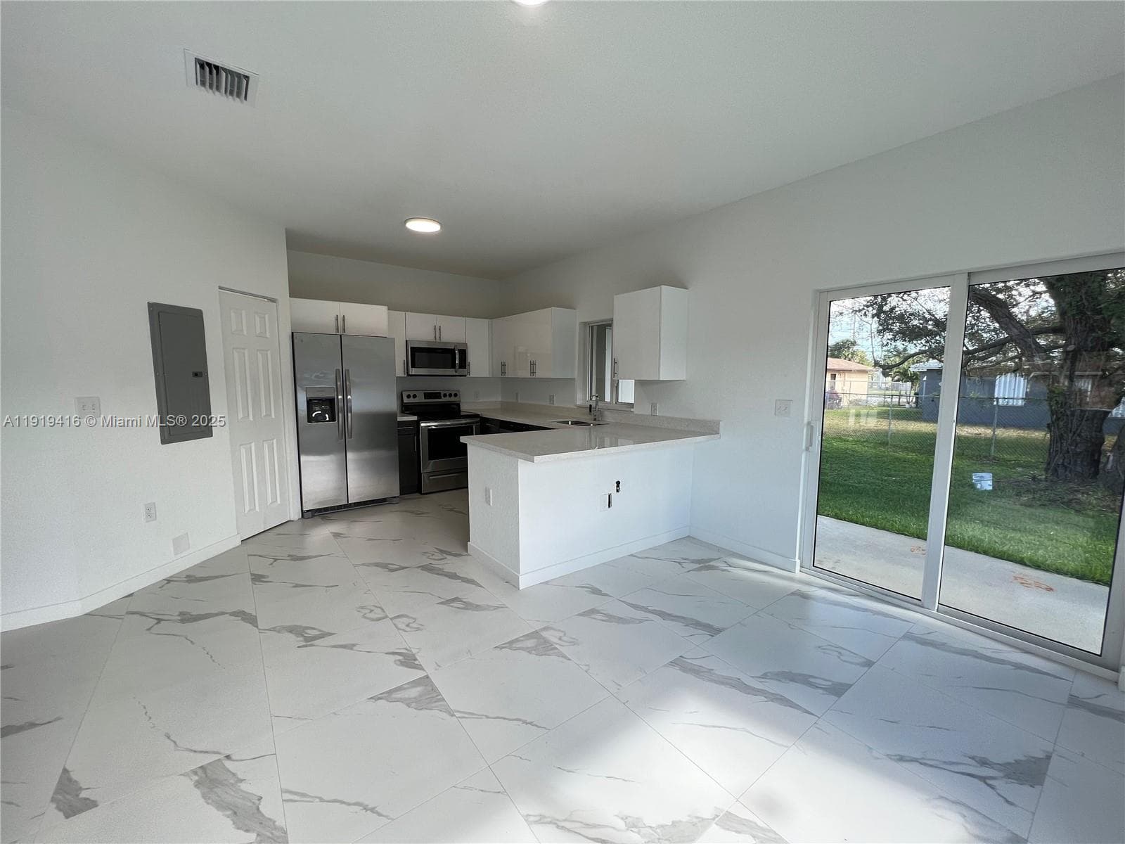 436 NW 14th Way photo 4