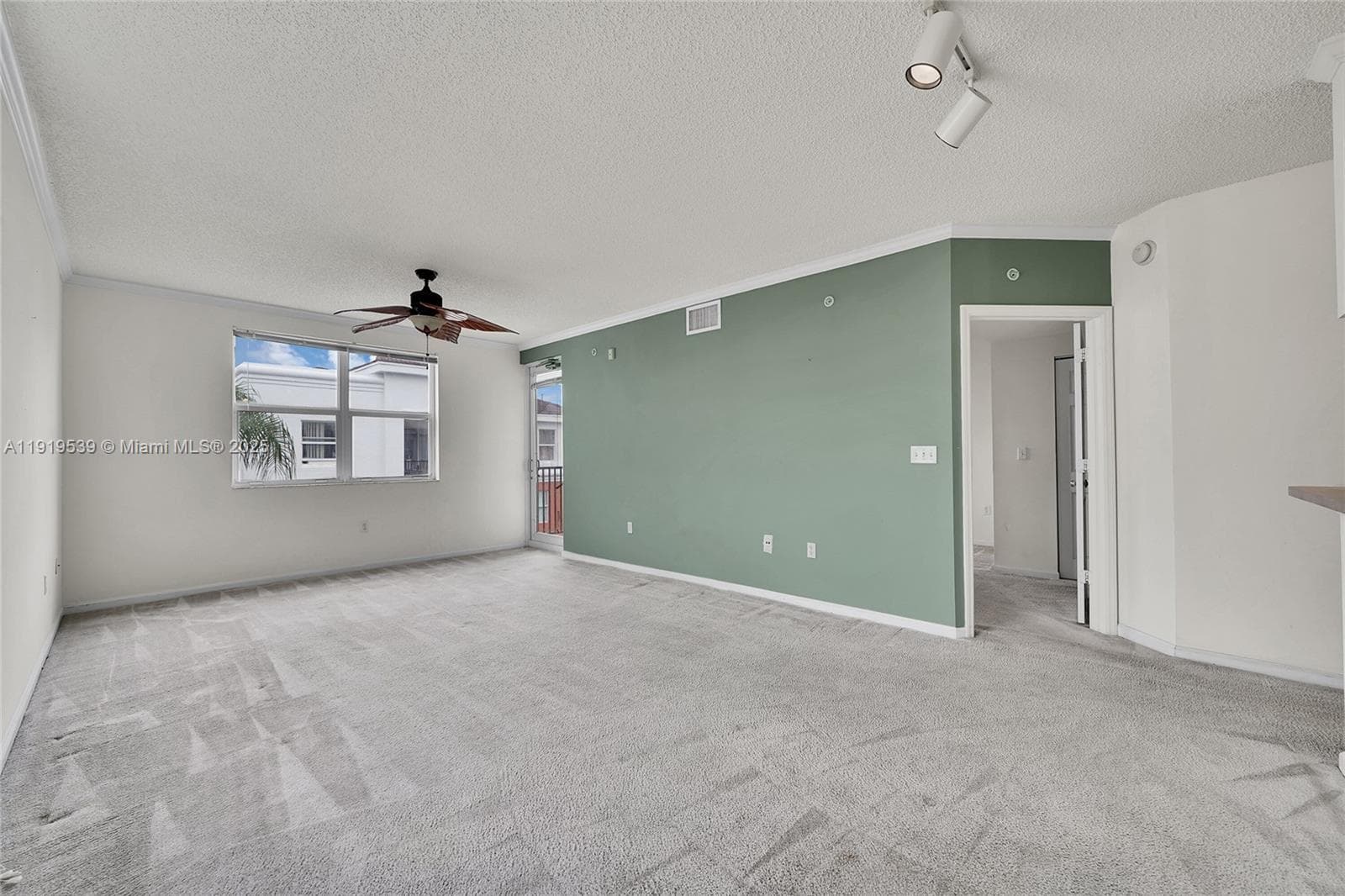 Porto Bellagio · #3612 in Sunny Isles Beach - Photo 13